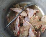 Hình bước làm 2 của món Gà kho xả ớt