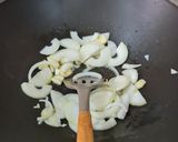 Foto langkah ke 2 dari resep Tumis Sosis Kentang Telur.