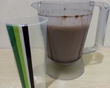 Foto langkah ke 3 dari resep Chocolate Banana Smoothie.
