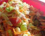 Foto del paso 2 de la receta: Ensalada fresca con fresas y uvas