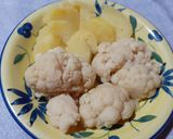 Foto del paso 2 de la receta Coliflor con patatas hervidas y vinagreta