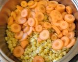 Kukoricás sárga répás kuszkusz virslis tésztával recept fázis 3 fotója