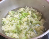 Foto del paso 2 de la receta: Pechuga de pollo con coliflor y manzana