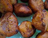 Foto langkah ke 4 dari resep Cekodok Pisang|rangup di luar lembut di dalam.