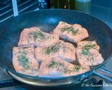 Foto del passaggio 4 della ricetta Trancio di trota con verdure saltate