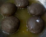 Foto langkah ke 8 dari resep 841. Black Bomboloni (isi vla kopi, diplomat cream dan vla susu) 1x profing.