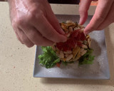 Foto del paso 9 de la receta: Alubias, ensalada, marisco en lata y jamón