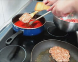 Foto del paso 3 de la receta: Filetes rusos en salsa de tomate