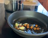 Foto del paso 1 de la receta: Pavo en pepitoria con champiñones