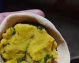 A picture of step 3 of Leftover dal paratha.
