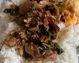รูปขั้นตอนการทำที่ 4 ของ กะเพราขาหมู เผ็ดร้อน