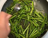 A picture of step 3 of Easy and Quick Stir-Fried Asparagus with Shrimp.