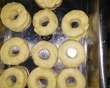 Foto langkah ke 4 dari resep Dogunis (donat gula manis).