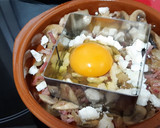 Foto del paso 6 de la receta: Huevos al horno con champiñones, jamón y rulo de cabra