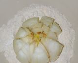 Foto langkah ke 4 dari resep Blooming Onion.
