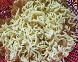 Foto langkah ke 2 dari resep Mi Goreng Udang Jamur.