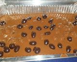 Foto del paso 7 de la receta: Turrón de chocolate con conguitos negros