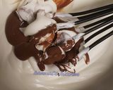 A picture of step 4 of Chocolate mousse stuffed Oreo mini pie.