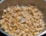 Foto del paso 7 de la receta: Empanada de pollo con manzana