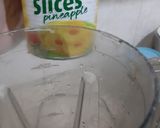 A picture of step 1 of Pineapple banana drinks.