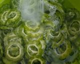 Foto langkah ke 2 dari resep Keripik Pare Krispi.