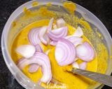 A picture of step 3 of Onion pakoda.