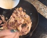 Hình bước làm 1 của món Gà xào sả ớt