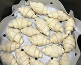 Hình bước làm 3 của món Bánh Croissant Mini Nướng Chấm Sữa Đặc