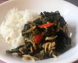 A picture of step 4 of Stirfry Kale - Oseng Kale- Vegan friendly.