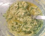 Foto del passaggio 2 della ricetta Frittelle di zucchine. Versione golosa