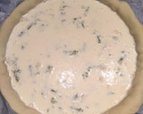 Foto del paso 5 de la receta: Quiche con base de pizza con merluza y trigueros