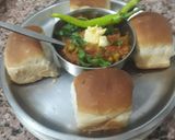 A picture of step 7 of Pav Bhaji.