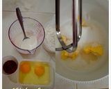 Foto langkah ke 1 dari resep Steamed marble cake (versi ekonomis).