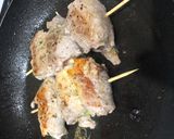 Foto del paso 5 de la receta Judías verdes hervidas con patatas y rollitos de solomillo con lámina de calabacín y queso