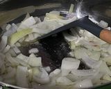 Foto langkah ke 2 dari resep Sosis Tumis Telur Puyuh.