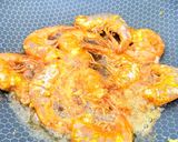 Gambar langkah 2 resipi 👩‍🍳Udang Goreng Kunyit (Mat Rock).