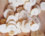 A picture of step 1 of Homemade nendran chips.