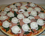 Foto del paso 9 de la receta: Pizza económica con rulo de queso de cabra (Glaciar)