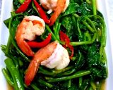 รูปขั้นตอนการทำที่ 4 ของ กุ้งผัดผักบุ้งน้ำมันหอย
