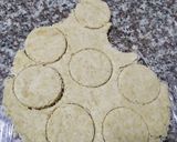Foto del paso 3 de la receta: Alfajores veganos con dulce de dátiles y coco rallado :)