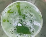 A picture of step 2 of Grapes & Mint Cooler.