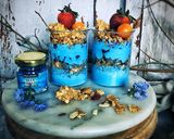 A picture of step 1 of Spirulina granola parfait/Spirulina chia pudding.
