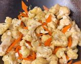 A picture of step 3 of Stir-Fried Cauliflower 炒菜花.