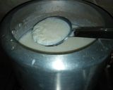 हरे नारियल और केसर वाली स्वादिष्ट खीर (hare nariyal aur kesar wali kheer recipe in Hindi) ) रेसिपी चरण 2 फोटो