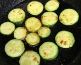 Foto del paso 1 de la receta: Calabacitas al ajo