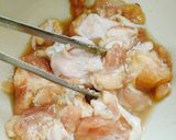 รูปขั้นตอนการทำที่ 1 ของ เม็ดมะม่วงหิมพานต์ผัดไก่ต้นหอมญี่ปุ่น