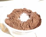 Foto langkah ke 2 dari resep Cupcake coklat tabur keju.