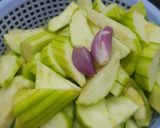 Hình bước làm 2 của món Mướp, giá xào tôm