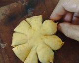 Foto langkah ke 4 dari resep Roti Manis Labu Kuning (Isi Selai Anggur).
