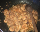 Foto del paso 3 de la receta: Camarones con arroz y crema de leche